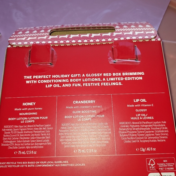 PINK Winter Bliss Beauty Bundle NWT - Picture 3 of 3